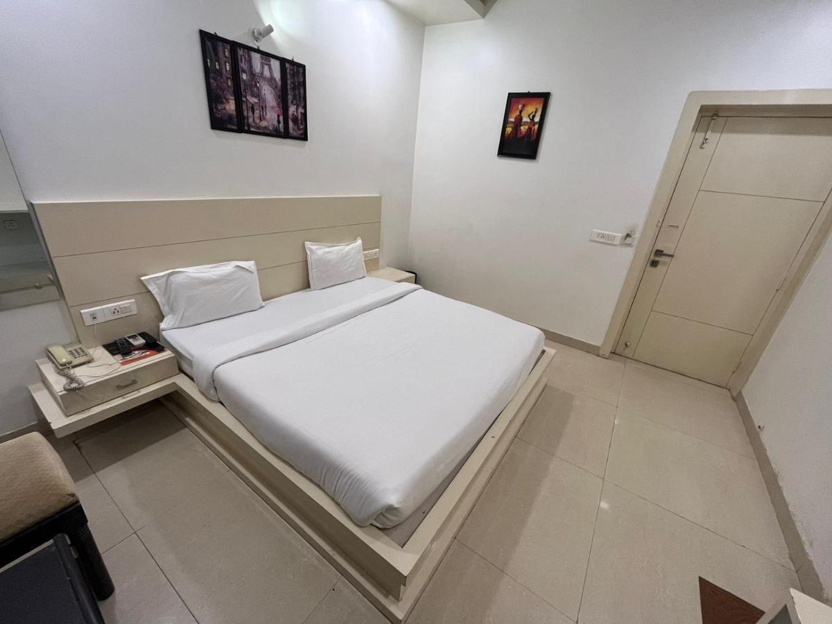 Hotel Sahib'S Red Carpet - Family & Corporate Hotel Chain Agra (Uttar Pradesh) Exterior photo