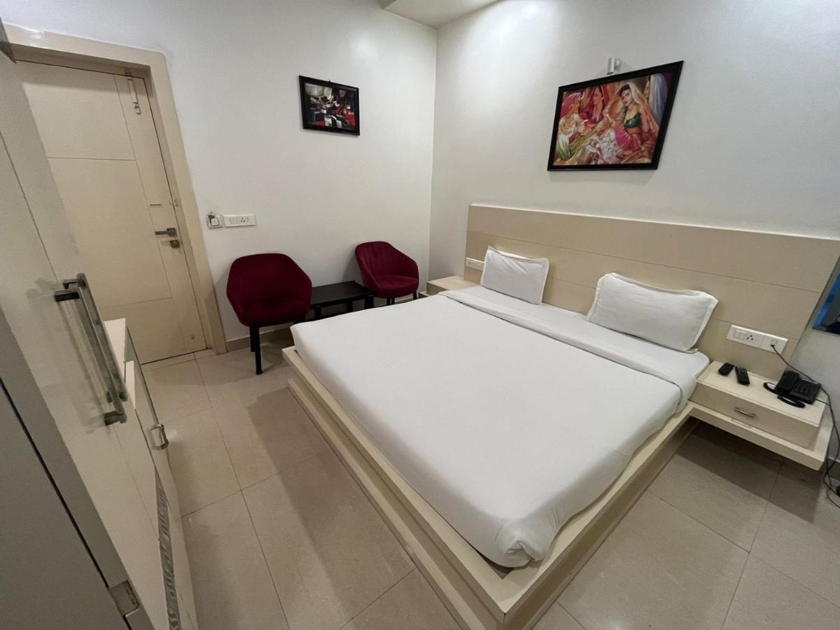 Hotel Sahib'S Red Carpet - Family & Corporate Hotel Chain Agra (Uttar Pradesh) Exterior photo