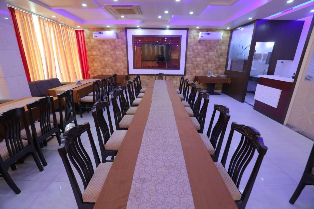 Hotel Sahib'S Red Carpet - Family & Corporate Hotel Chain Agra (Uttar Pradesh) Exterior photo