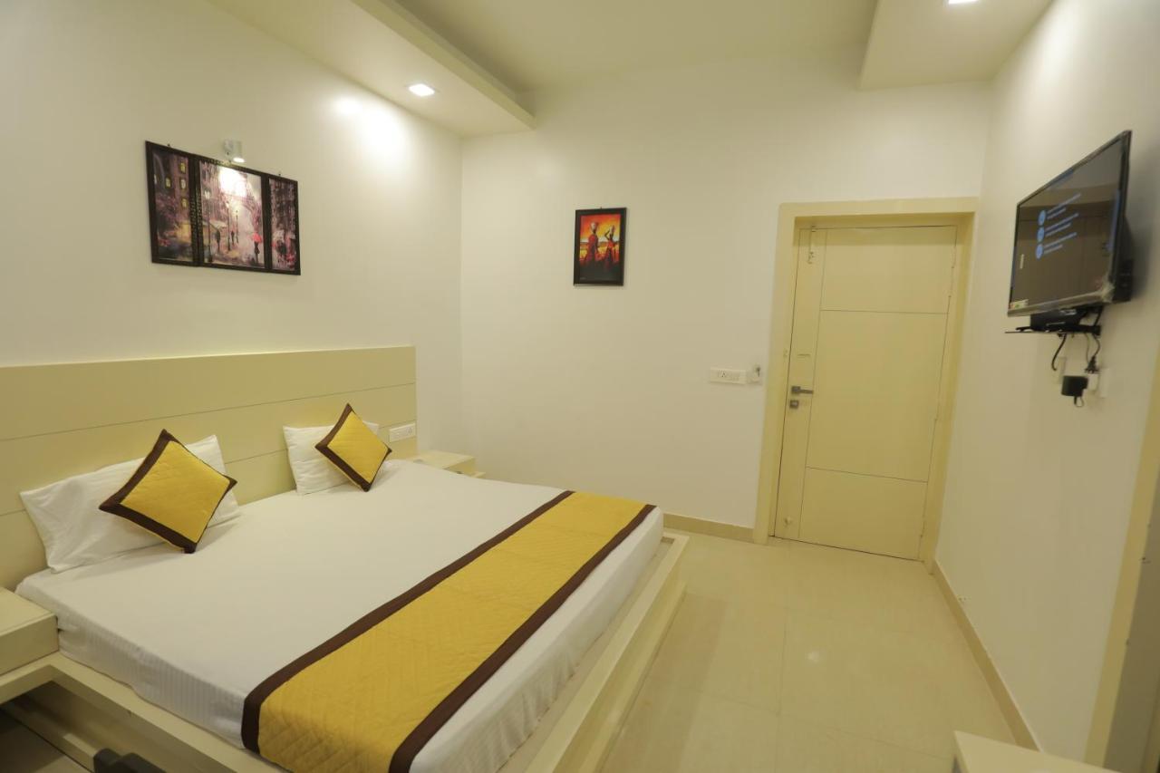 Hotel Sahib'S Red Carpet - Family & Corporate Hotel Chain Agra (Uttar Pradesh) Exterior photo