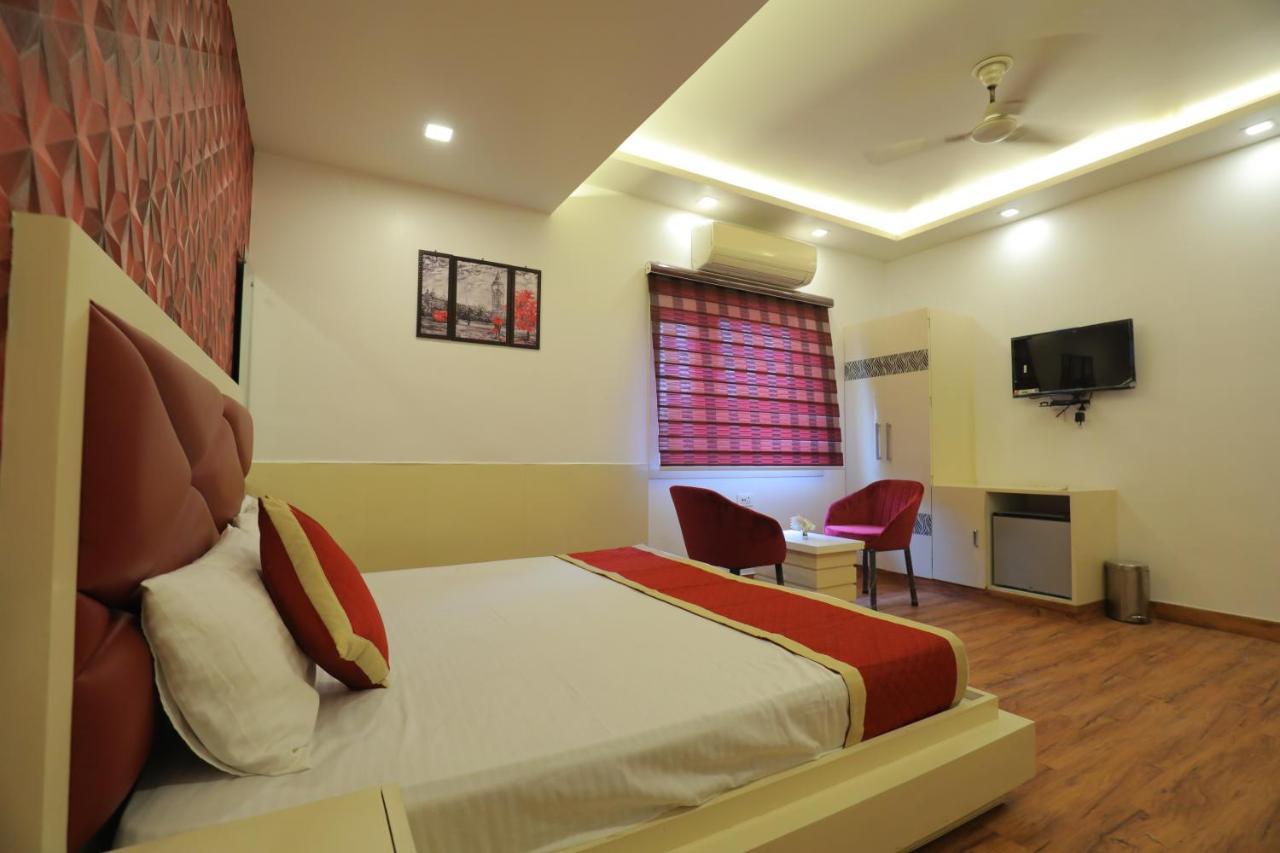 Hotel Sahib'S Red Carpet - Family & Corporate Hotel Chain Agra (Uttar Pradesh) Exterior photo