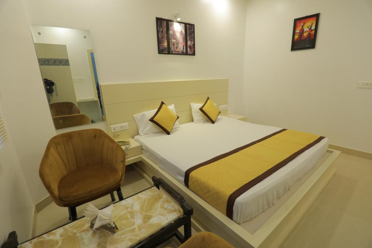 Hotel Sahib'S Red Carpet - Family & Corporate Hotel Chain Agra (Uttar Pradesh) Exterior photo