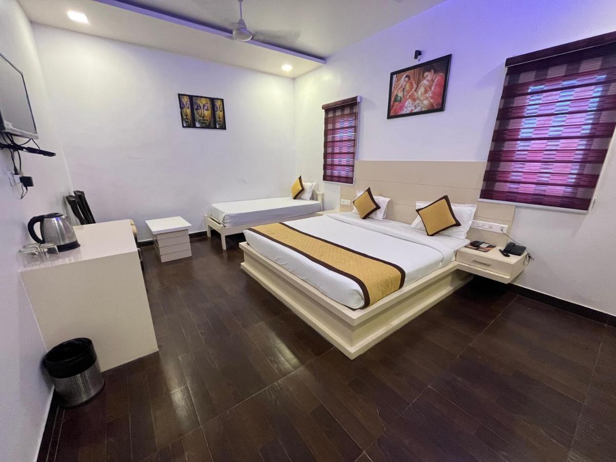 Hotel Sahib'S Red Carpet - Family & Corporate Hotel Chain Agra (Uttar Pradesh) Exterior photo